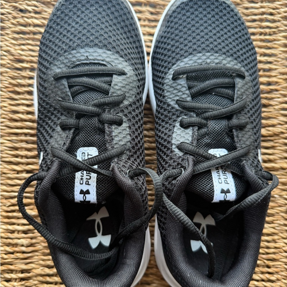 NWOT Under Armour Black and White Mesh Sneakers - Boys 5Y